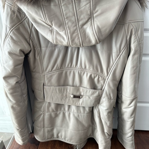 Danier coat - Picture 6 of 8